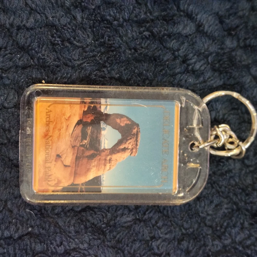 Vintage Utah Gold Tone Decorative Keychain Set -